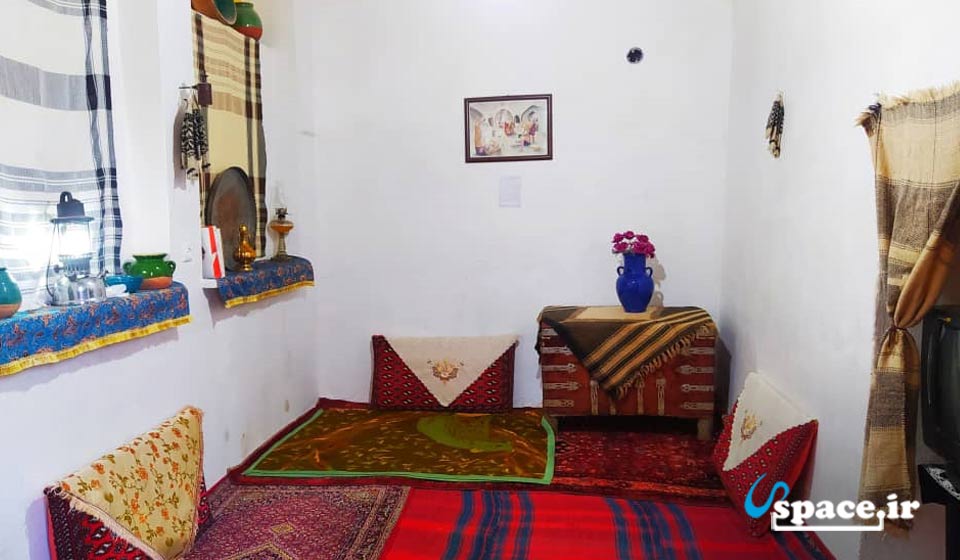 نمای داخلی اتاق اقامتگاه بوم گردی ترلان - همدان - روستای ترخین آباد